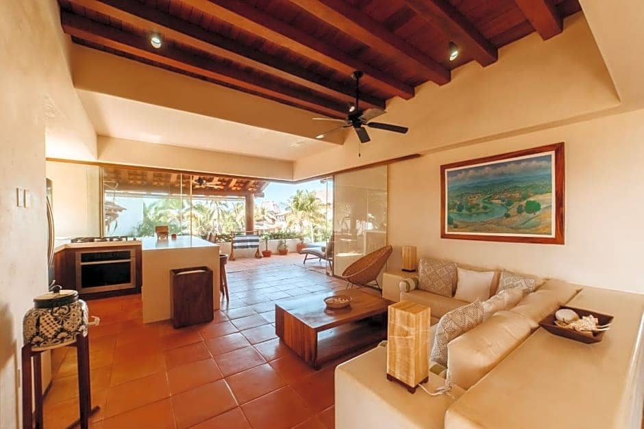 Hotel Las Palmas - Main View