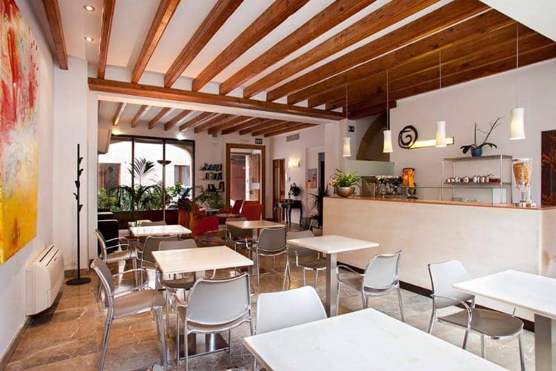 L'Hostal - Main View