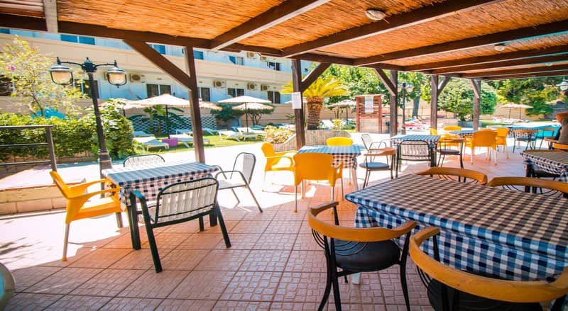 Achousa Hotel - Main View