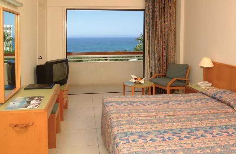 Les Palmiers Hotel - Main View
