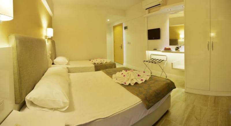 Maris Beach - Main View