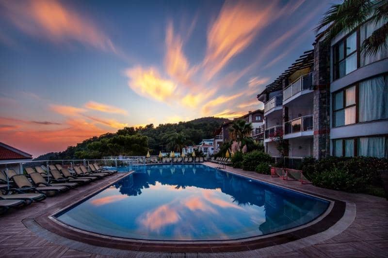 Tropical  Deluxe Suites - Main View