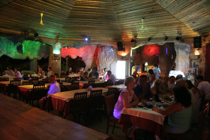 Grand Aquarium Apart - Main View