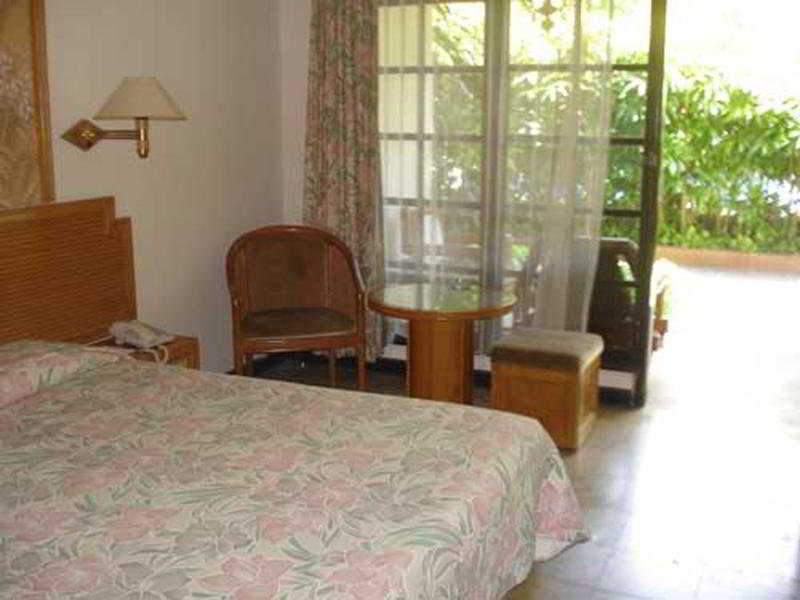Ari Putri Hotel - Main View