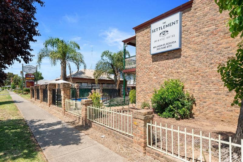 The Settlement Historic Hotel - Main View