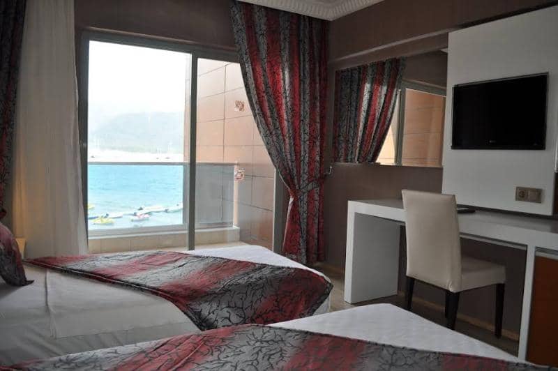 Point Beach Hotel - Main View