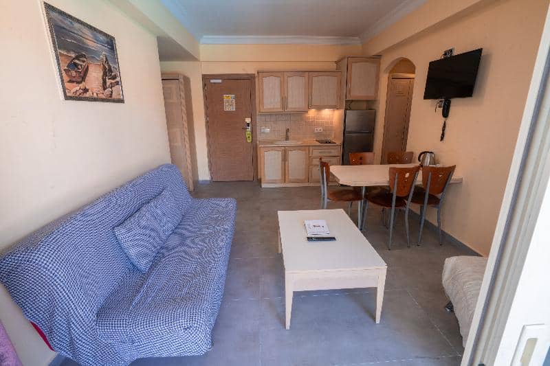 Alenz Suite Hotel - Main View