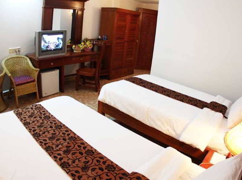 Reaksmey Chanreas Hotel - Main View