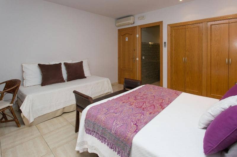 Hostal De La Plaça - Main View