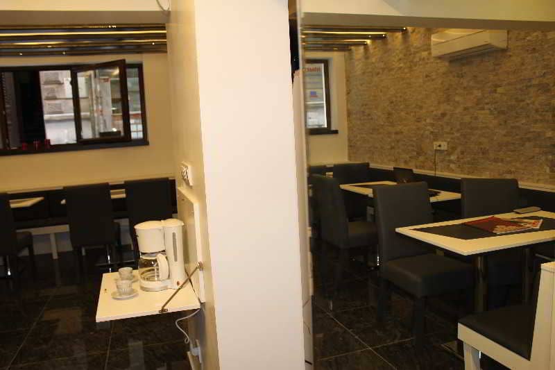 The Legend Platine Suite - Main View
