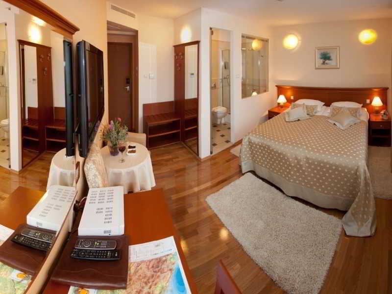 Hotel Royal Suites - Main View