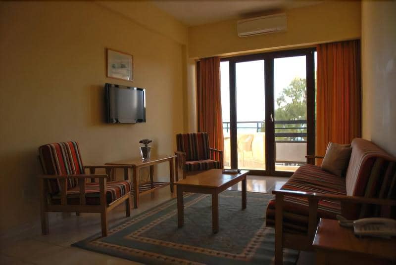 Pigeon Beach Hotel Apartments - Main View