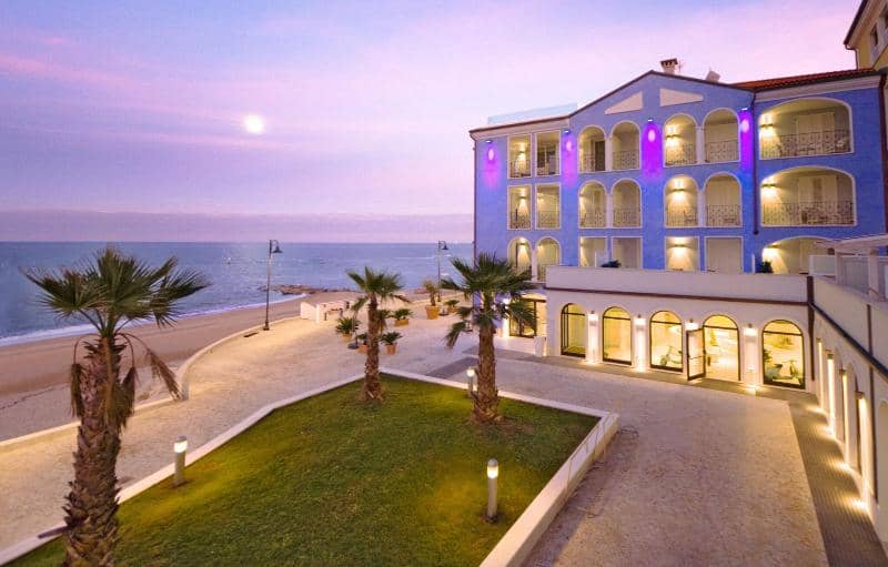 Life Hotel - Main View