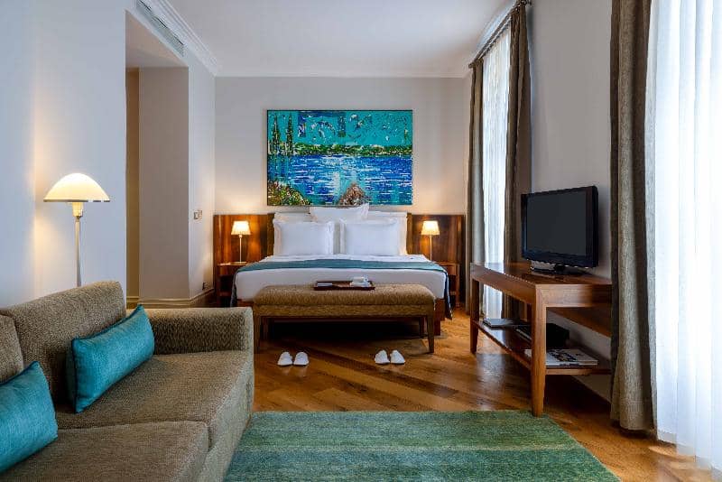 Tomtom Suites - Main View