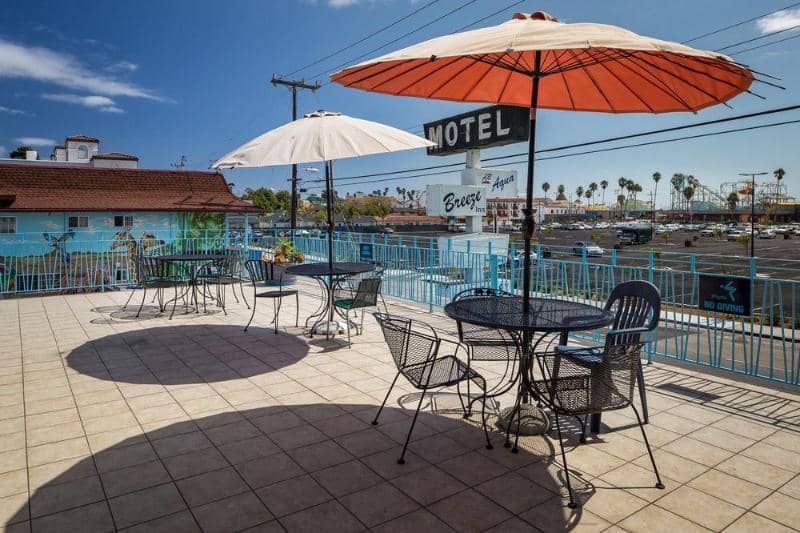 Aqua Breeze Inn - Main View