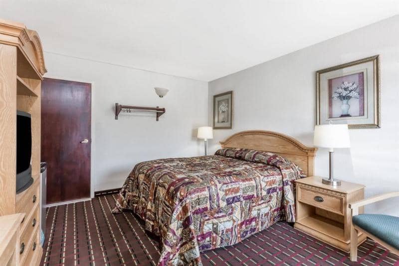Brentwood Inn & Suites - Main View