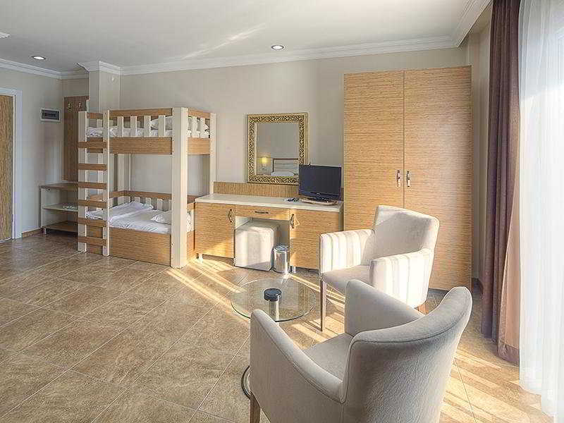 Risa Hotel - Main View