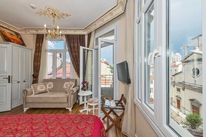 IQ Hotel - Main View