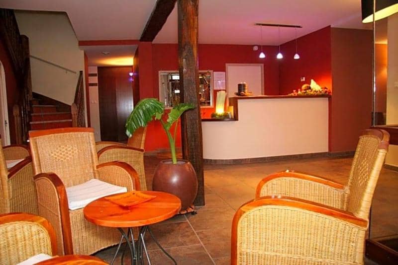 Hotel Le Chalet - Main View
