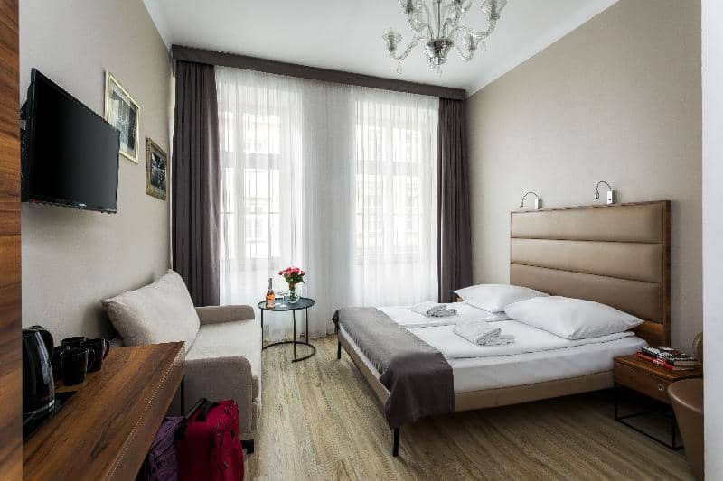 G12 Aparthotel - Main View
