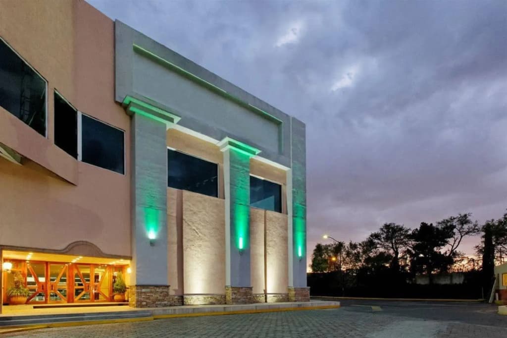 Stay at Gran Hotel Plaza Imperial