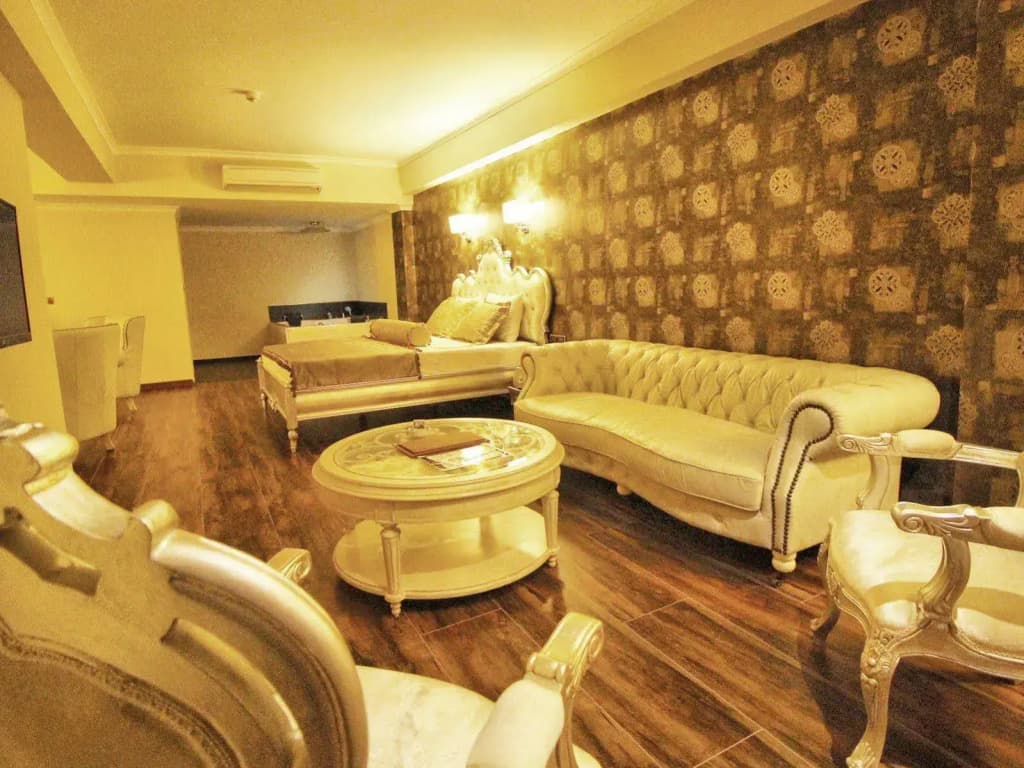 Azka Hotel image 2