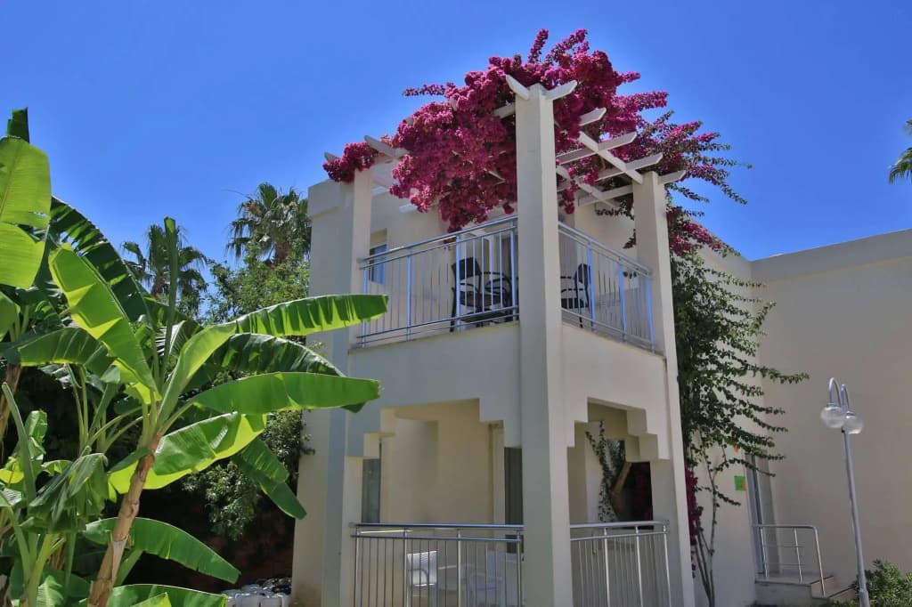 Mandarin Resort & Spa image 1