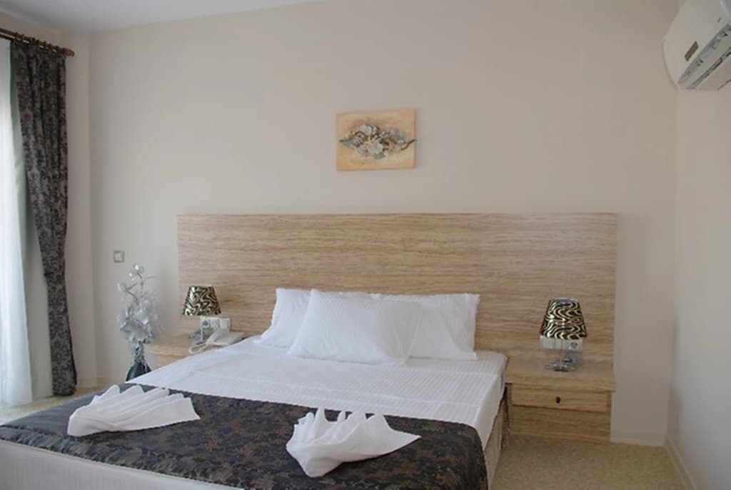 Nevada Hotel Spa image 2