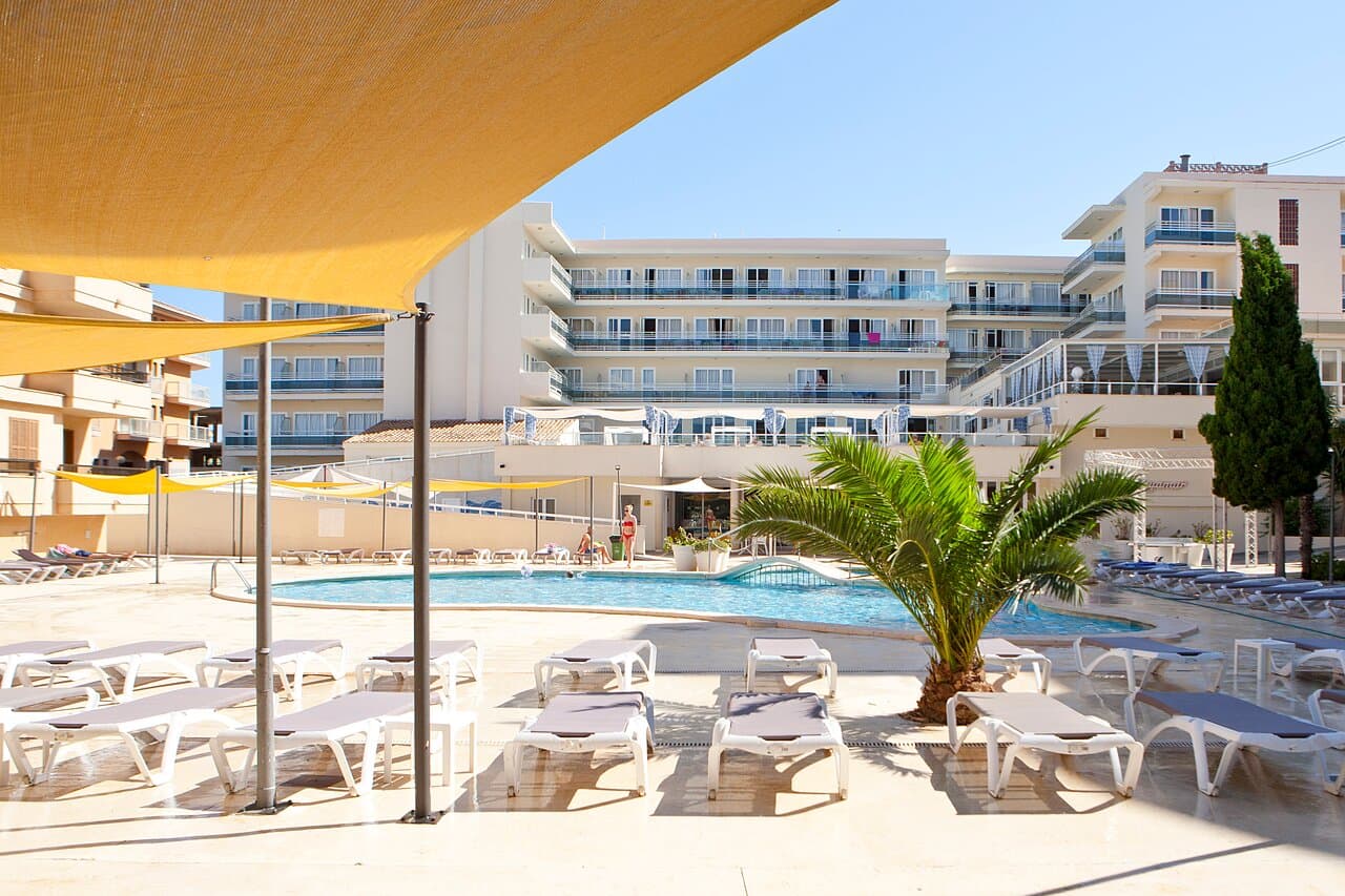 Playamar Hotel And Apartments image 2