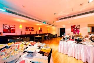 Stay at Nojoum Hotel Apartment
