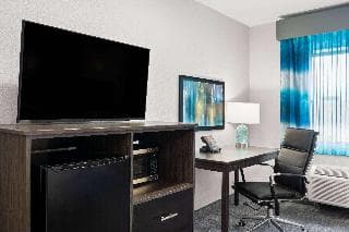 Stay at La Quinta Inn Indianapolis Airport/Executive Drive