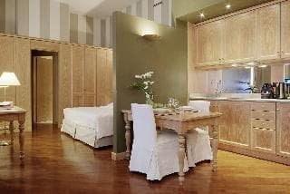 Stay at Camperio House Suites & Apartments