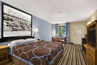 Stay at Super 8 By Wyndham Oxford