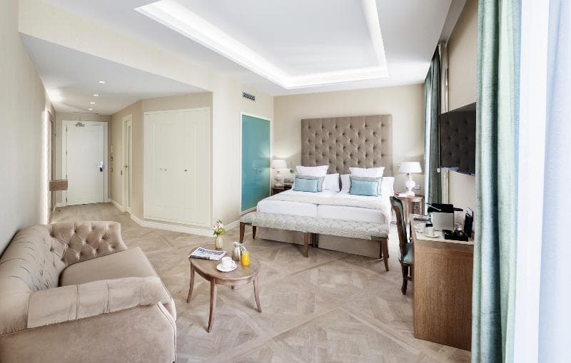 Lamaro Hotel image 1