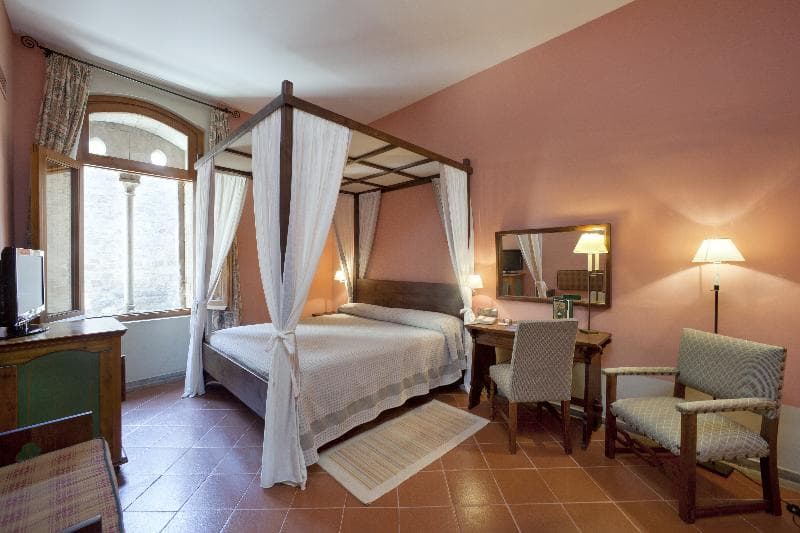 Parador De Cardona image 2