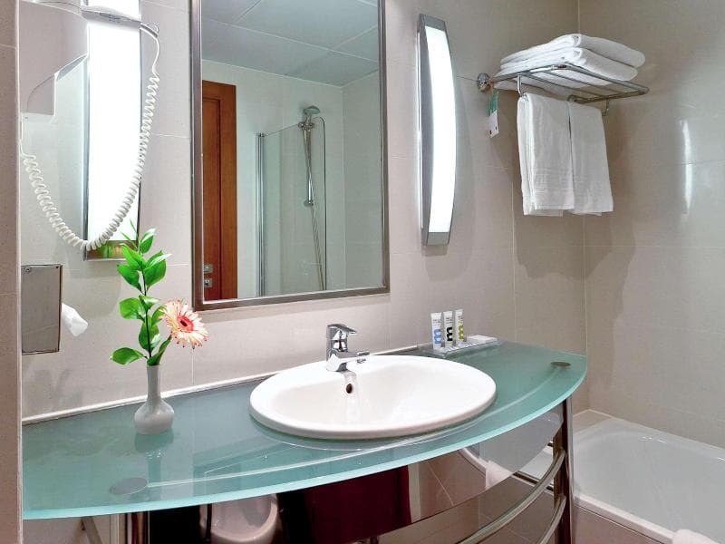 Stay at Mercure Lisboa Hotel