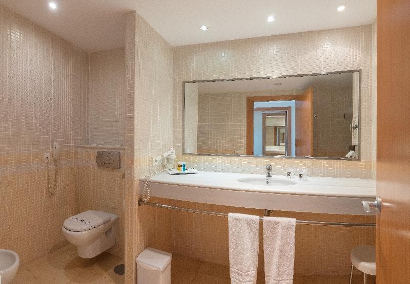 RH Ifach image 1