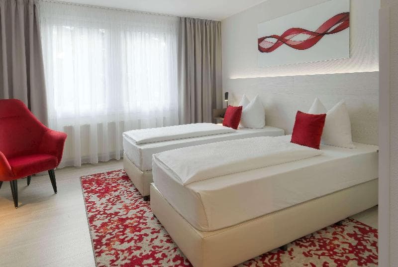 Ramada By Wyndham Dresden image 2