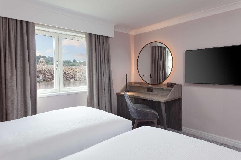 Doubletree By Hilton Bath image 1