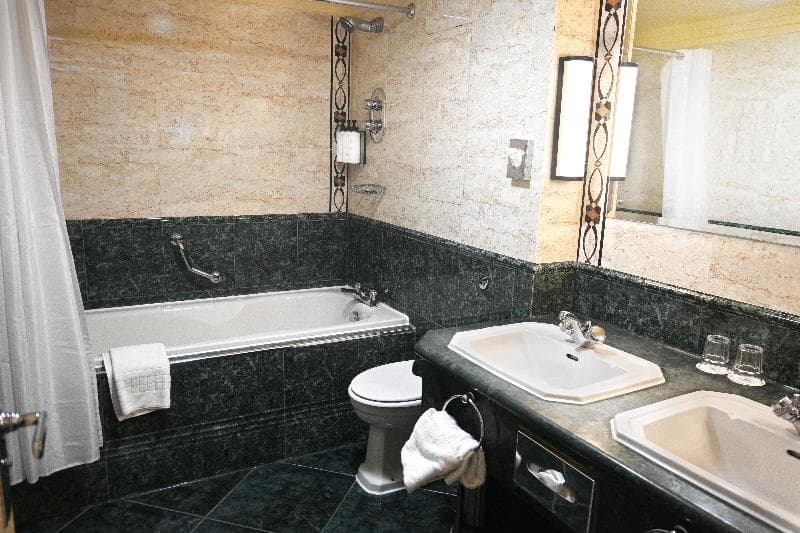 Crowne Plaza Liverpool John Lennon Airport image 2