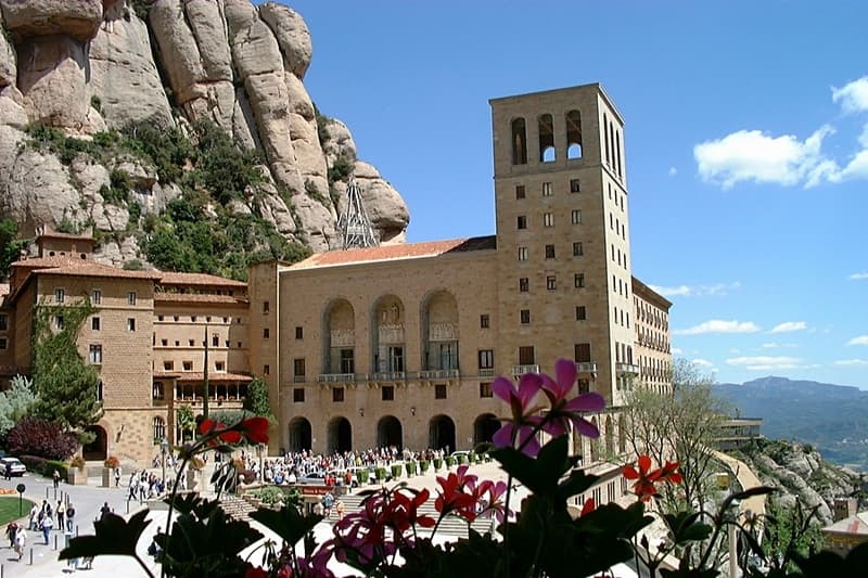 Abat Cisneros image 2