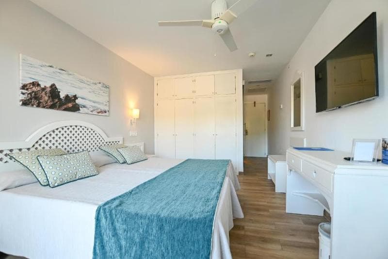 Pinos Playa Hotel image 2