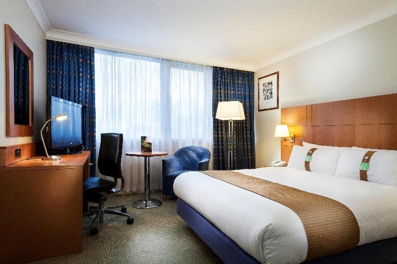 Stay at Holiday Inn Glasgow Airport