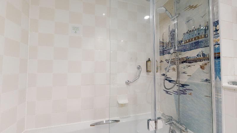 Holiday Inn Cambridge image 2