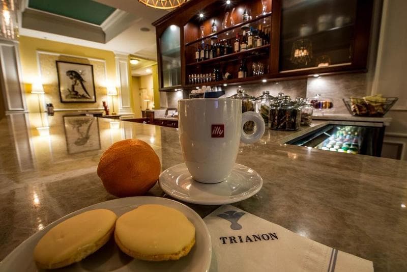 Trianon Old Naples Hotel - Main View