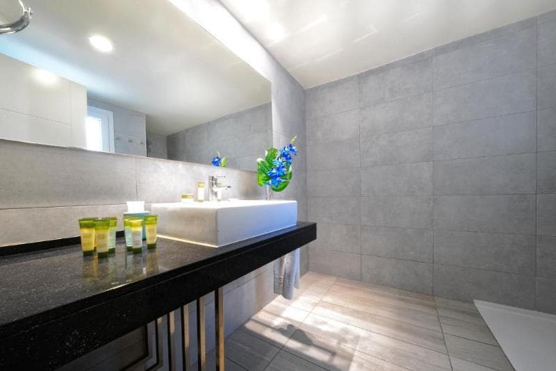 Aqua Suites image 1