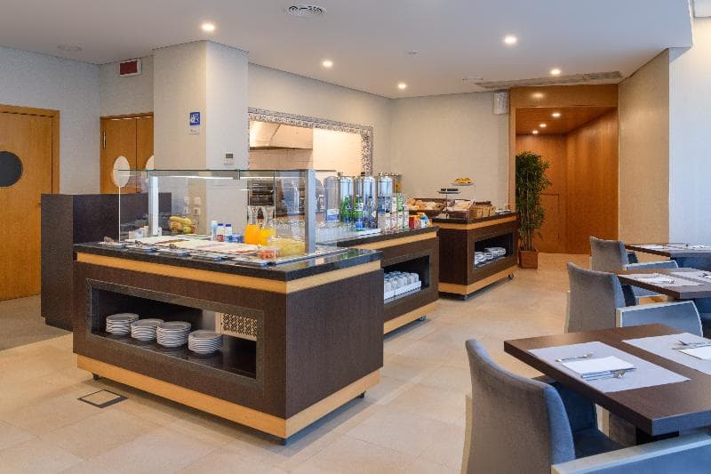 Stay at Tryp By Wyndham Porto Centro Hotel