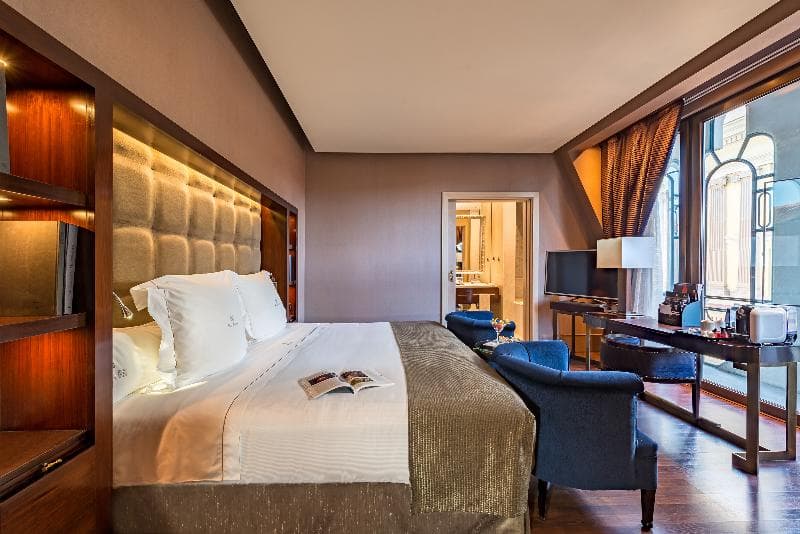 Deluxe Suite