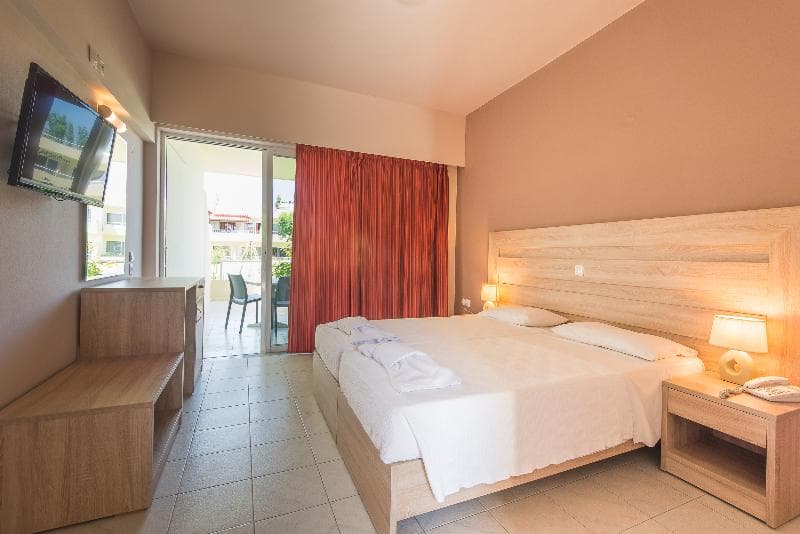 Amira Hotel image 1