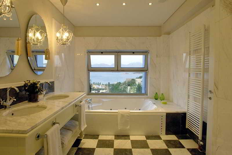 Pleiades Luxurious Villas image 2